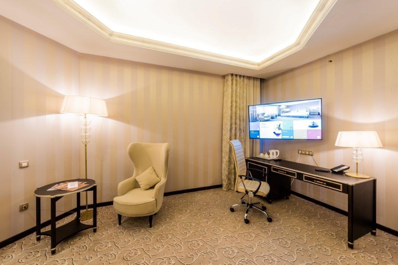 Hotel Prahova Plaza Плоешти Экстерьер фото