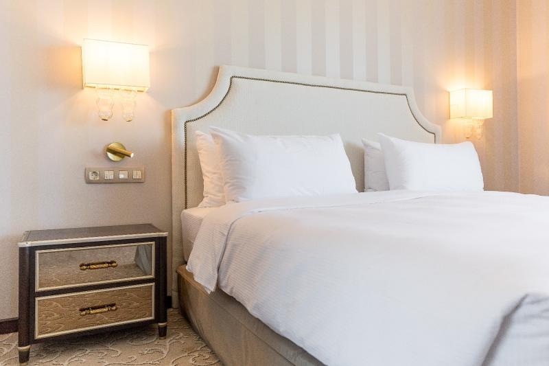Hotel Prahova Plaza Плоешти Экстерьер фото