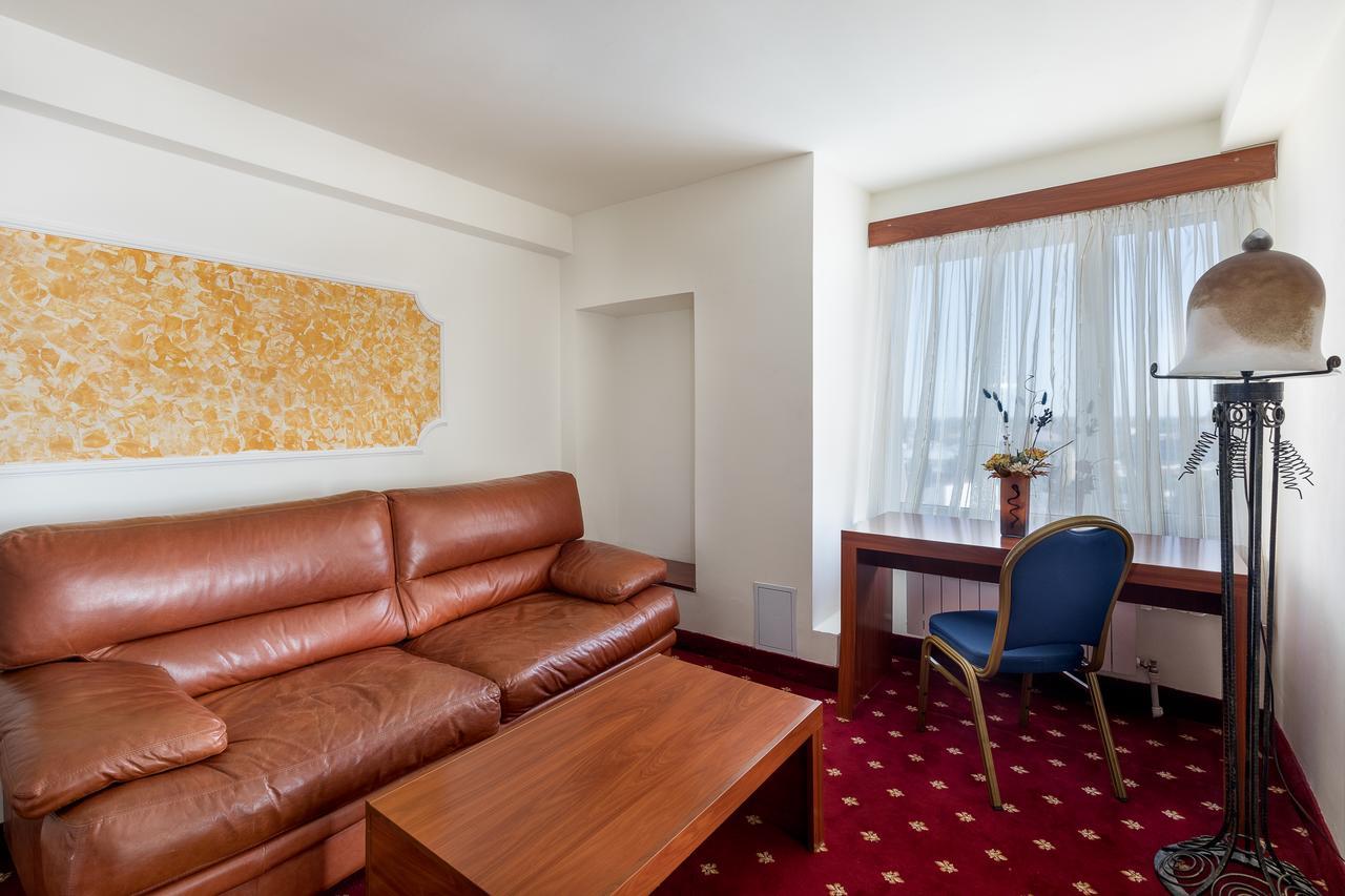 Hotel Prahova Plaza Плоешти Экстерьер фото