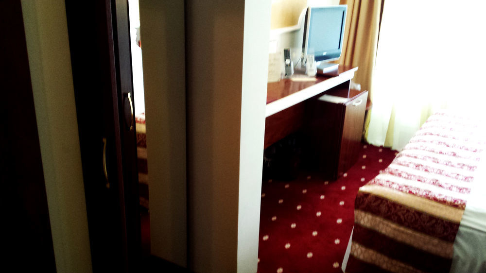 Hotel Prahova Plaza Плоешти Экстерьер фото